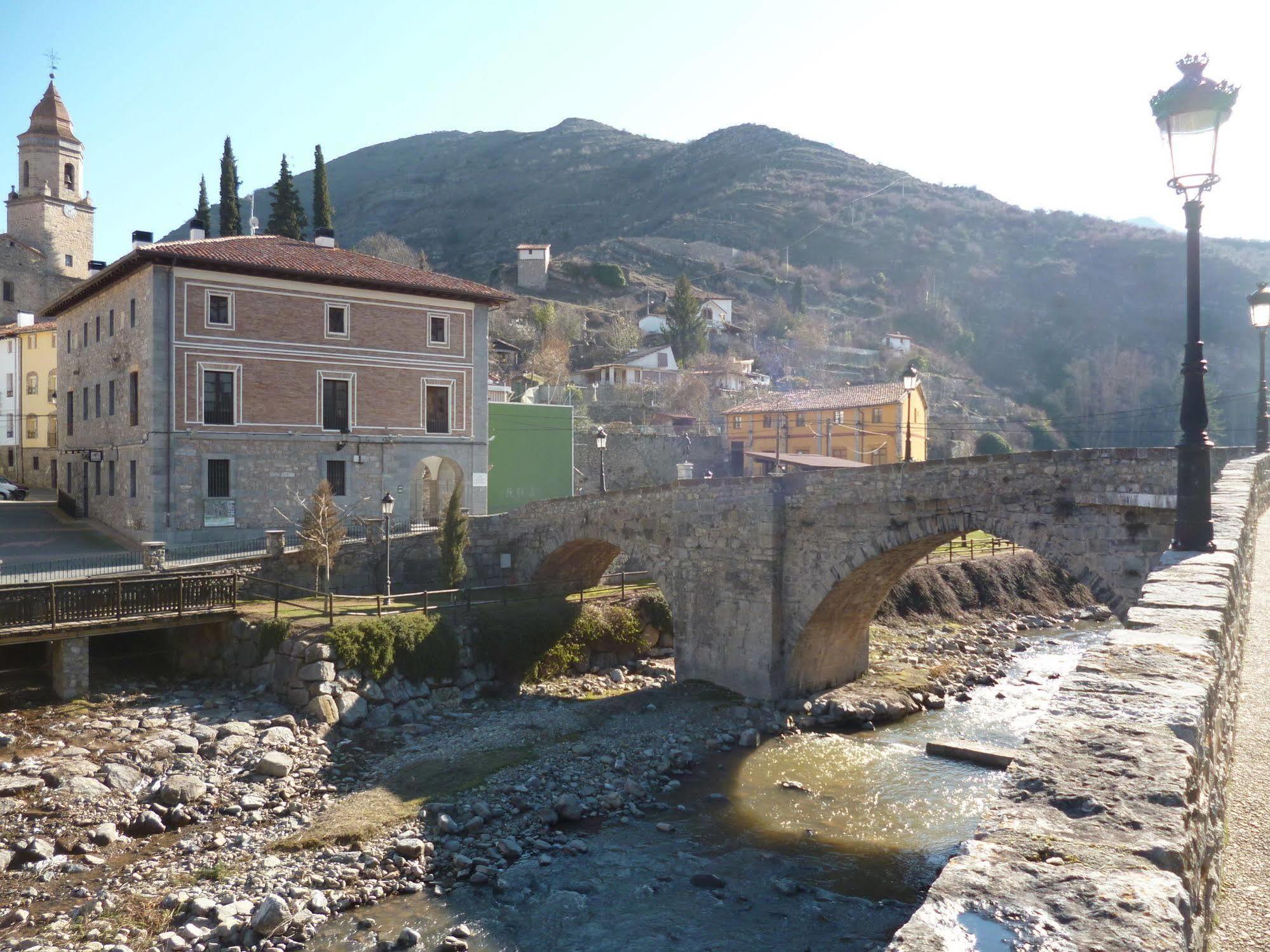 Casasdetrevijano Canon Del Rio Leza Soto en Cameros Buitenkant foto